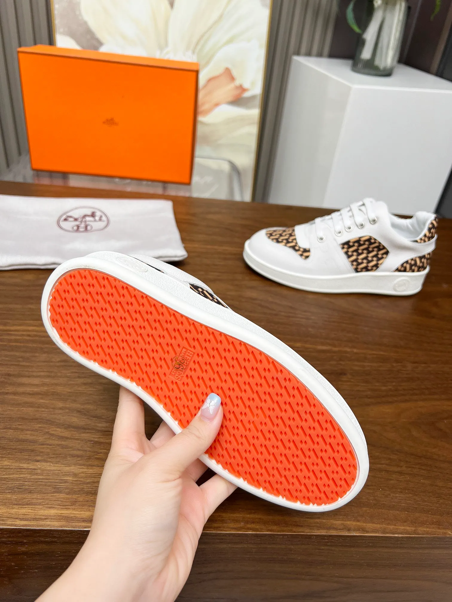 👟👟Ex-factory price 520👟👟 🔥🔥🔥French direct mail HERMES/Hermès flat fashion sports and casual shoes Korean style lace-up mesh lightweight! ! Breathable and comfortable, standard size 35/40 (41 can be customized and will not be returned)